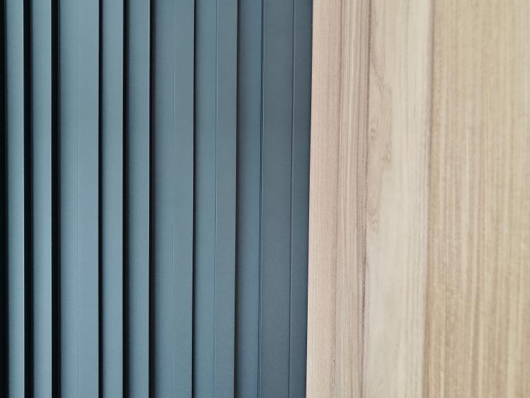 Demaeght Zonwering en interieur vind je terug in waregem en oostrozebeke. Wij zijn een familiaal bedrijf met een positieve inzet en een uiterst precieze plaatsing. Zie openingsuren. Waregem. Oostrozebeke. Moderne showrooms. Modern. Landelijk. Renovatie. Nieuwbouw. Renson Weinor Somfy Winsol Diaz Velux e-safe pakketbrievenbussen outdoor indoor roteerbare en verschuifbare lamellen in het dak. Postbussen zonwering zonnewering rolluiken gordijnen raamdecoratie lamellen luifels terrasoverkappingen gevelbekleding