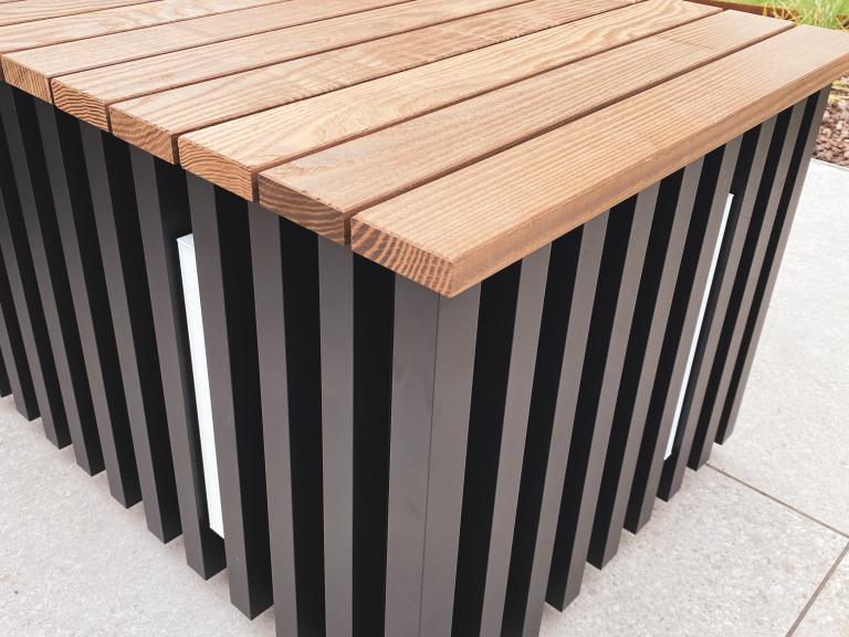 Renson Modulo tuinelementen zijn hip en strak. Met deze modellen geeft u uw tuin een extra boost. Van zitbank tot tuinbank. Ook de mogelijkheid om led verlichting te integreren. Deze moderne woning is nu pas echt afgewerkt.