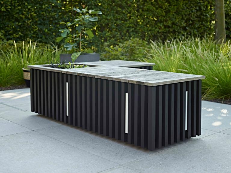 Demaeght zonwering en interieur plaatste deze Renson Camargue terrasoverkapping aan deze villa te Izegem. Met een aluminium pergola zit u goed met een moderne en kwalitatieve afwerking.